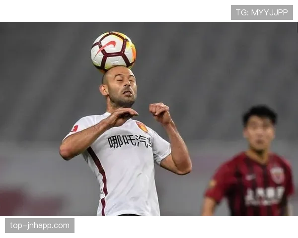 卡塞米罗与坎特中场拦截能力分化：防守体系稳固下的角色差异